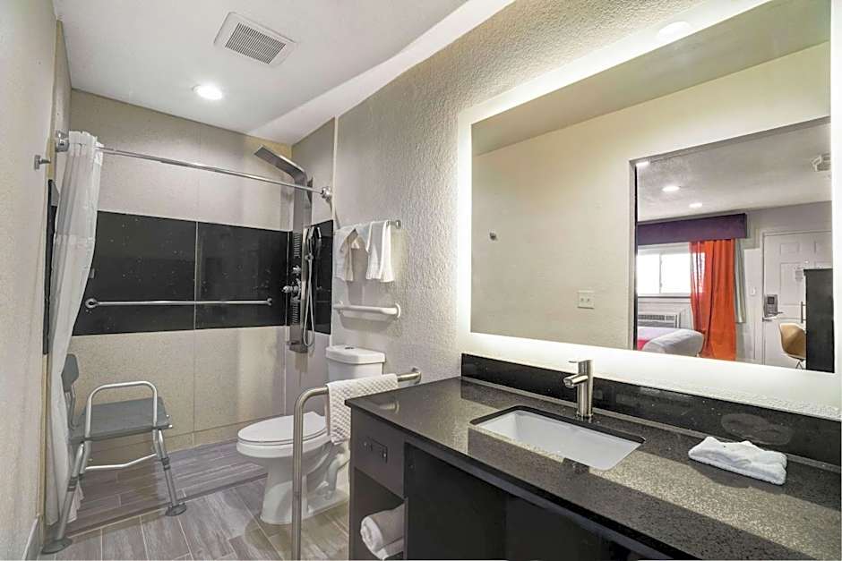 Motel 6 Bellville, OH