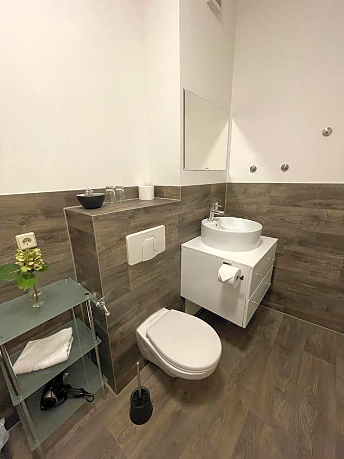 "Zur Altstadt - Am Fuße der Osterburg" Gaststätte, Pension, FEWO