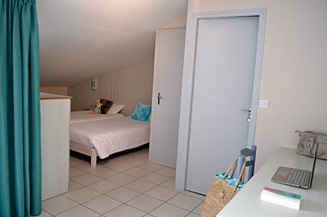 Quadruple Room (2 Adults + 2 Children)