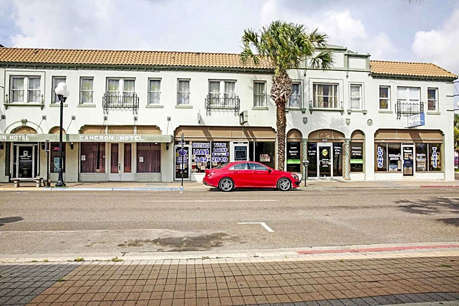 OYO Cameron Historic Hotel Brownsville I-69E