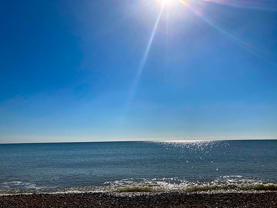 2 bed chalet Greatstone, New Romney sands holiday village 2mins from beach
