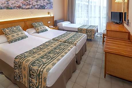 TRIPLE ROOM POOL VIEW