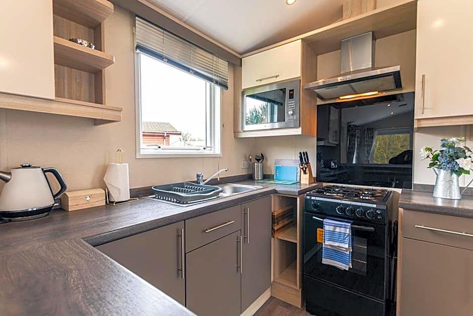 Meadows Lodge with Hot Tub