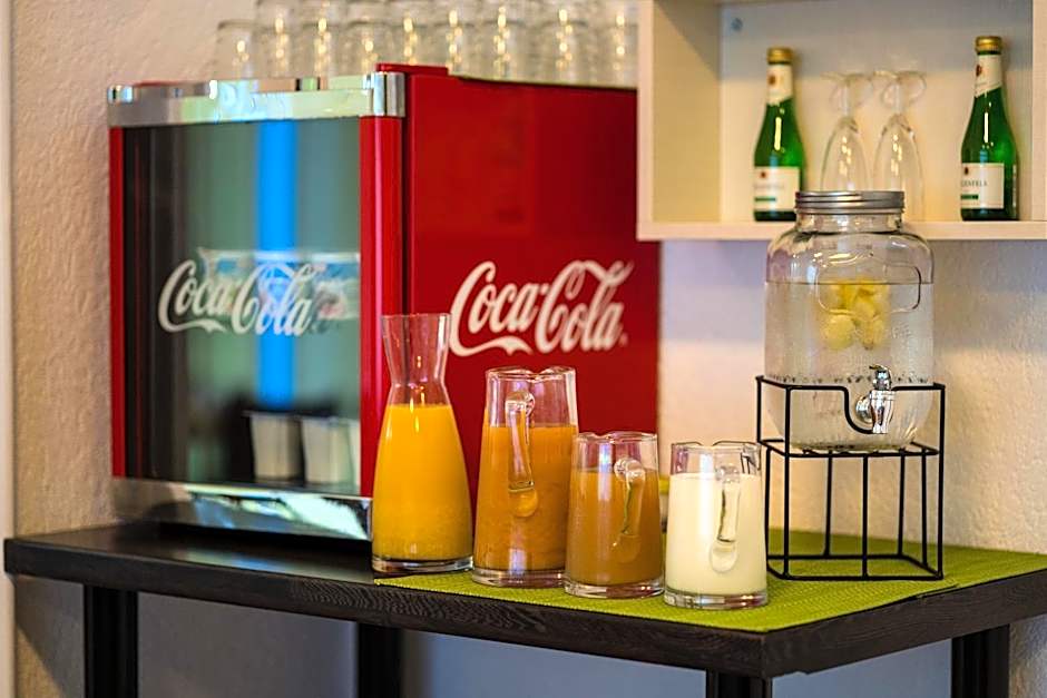 B&B Outlet Hotel - Metzingen - Bad Urach - Free Parking