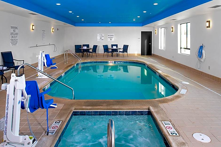 Holiday Inn Express Hutchinson By IHG