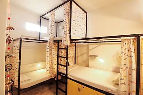 1 Person in 4-Bed Dormitory with En-Suite - Mixed