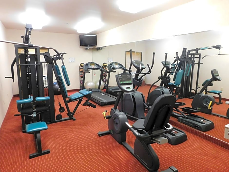 Days Inn & Suites by Wyndham Cedar Rapids