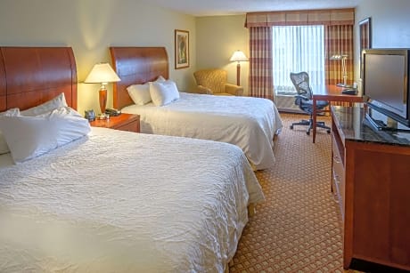 2 Queens W/Drinks-Snacks