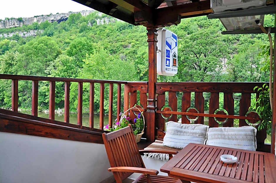 Family Hotel Varosha 2003