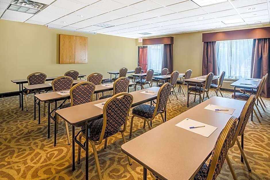 Holiday Inn Express Hotel & Suites-North East By IHG