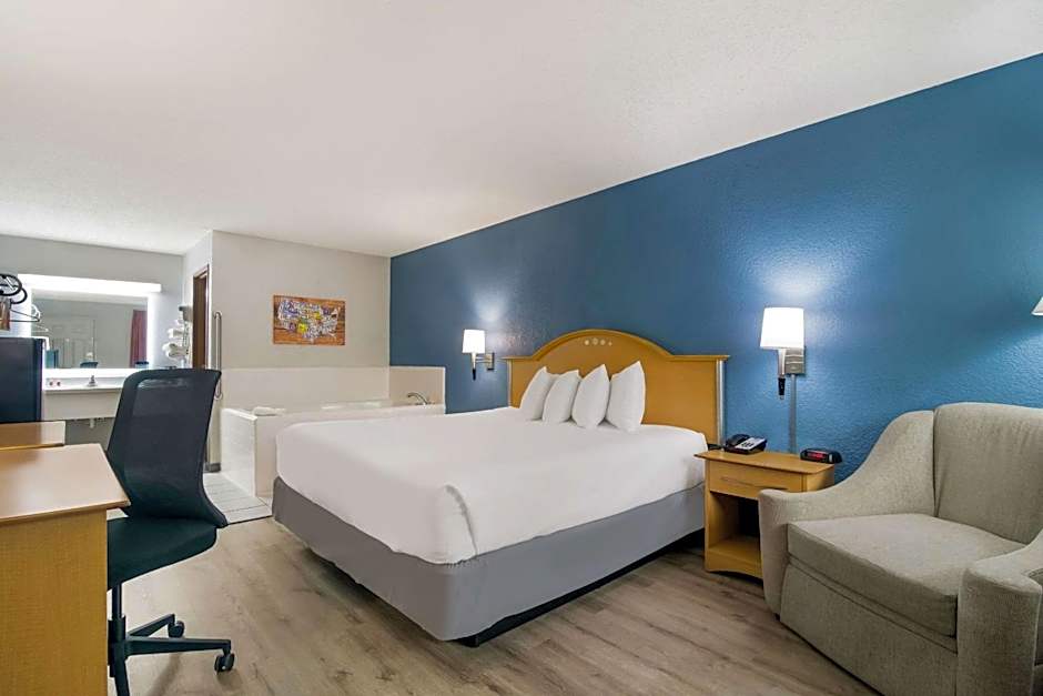 Econo Lodge Branson Theater District