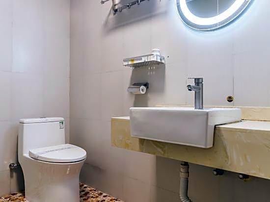 Yimi Hotel (Guangzhou East Lake subway station  Pearl River night tour Terminal)