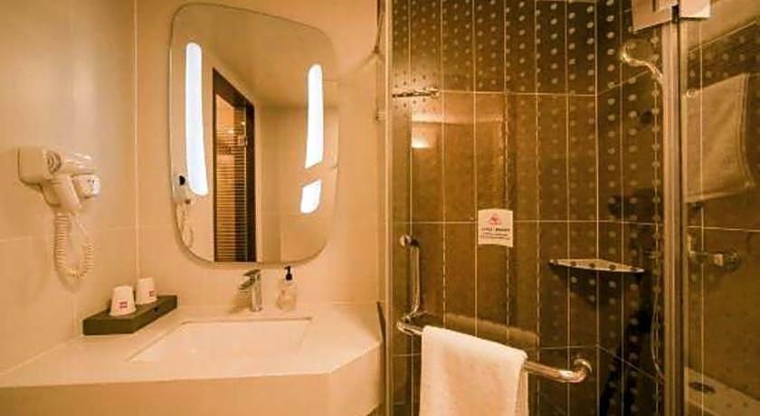 ibis Shenyang north station