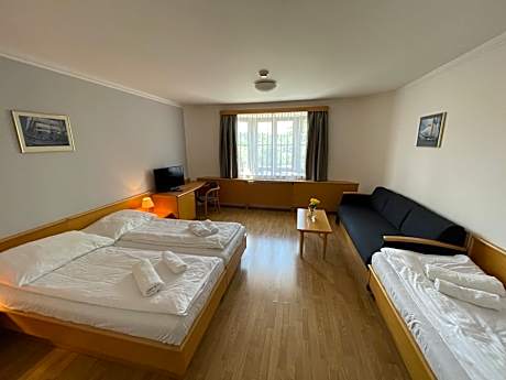 Triple Room with Private Bathroom