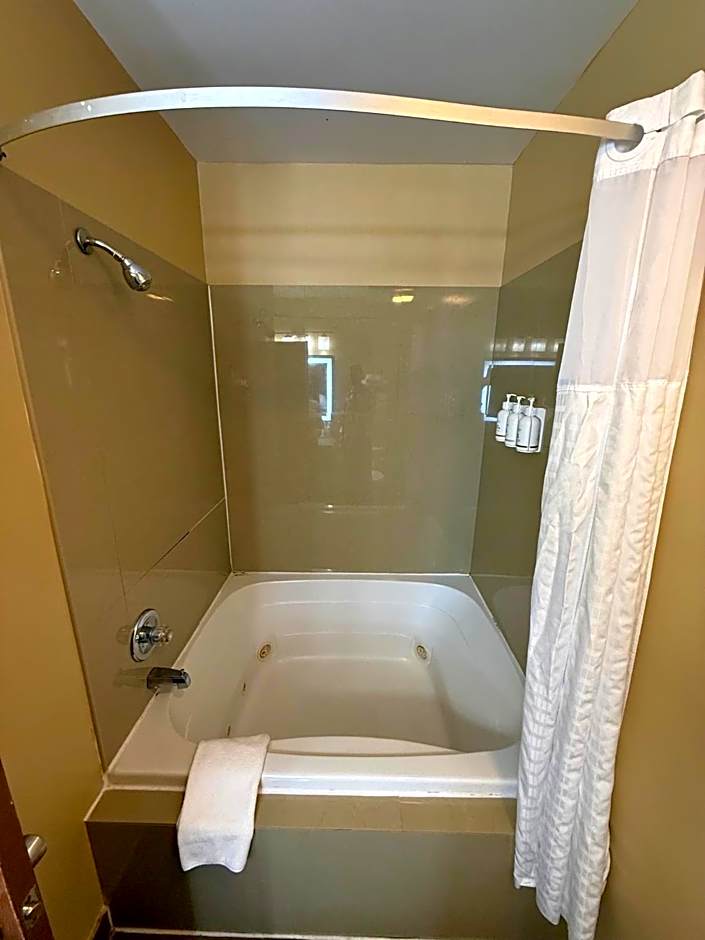 Ramada by Wyndham Glendale Heights/Lombard