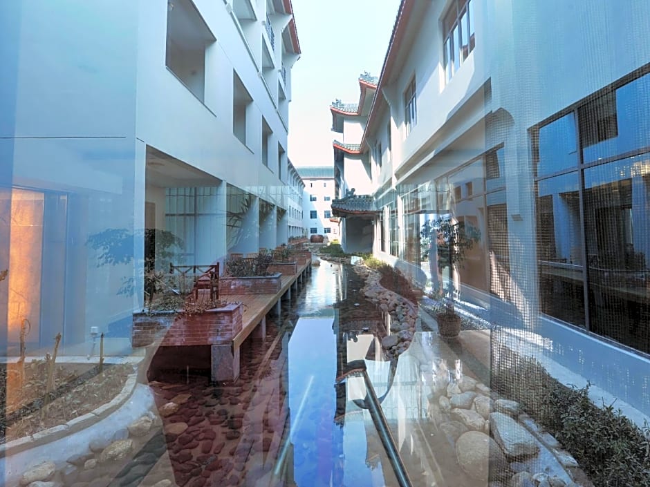 Wudangshan Jianguo Hotel