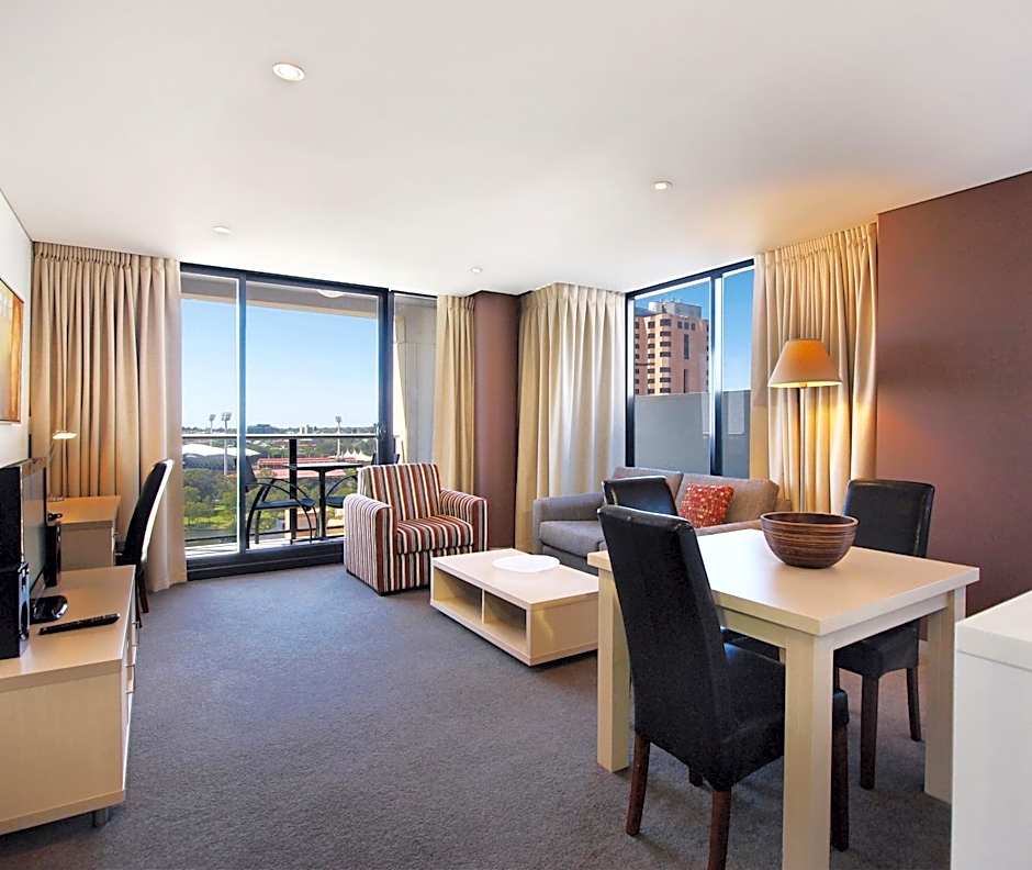 Oaks Adelaide Horizons Suites