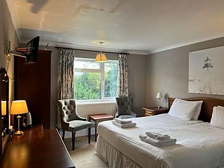 Double or Twin Room with Private Bathroom (no pets)