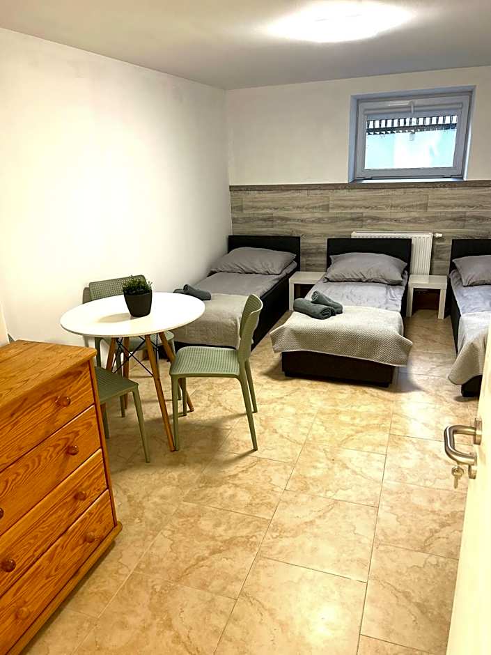 Hostel 24 Miejsca Parkingowe Noclegi Pracownicze.