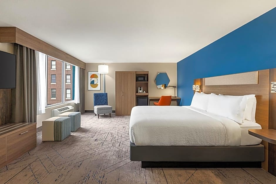 Holiday Inn Express & Suites Evansville Downtown, an IHG Hotel