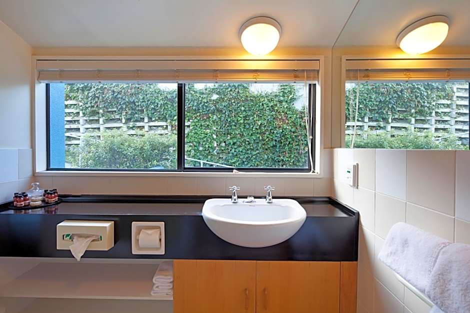 Spinnaker Bay Apartments