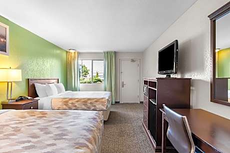 Queen Room with Two Queen Beds - Accessible/Non-Smoking