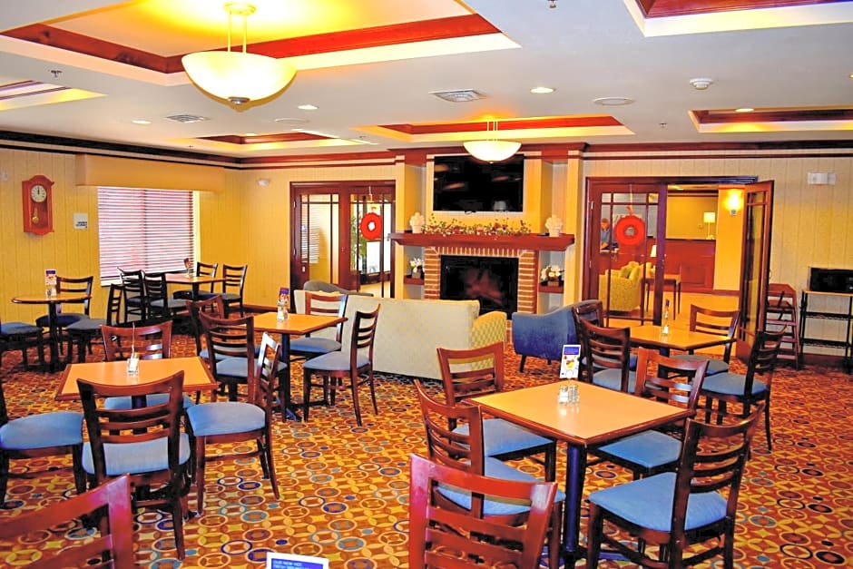 Holiday Inn Express Hotel & Suites Dewitt - Syracuse By IHG
