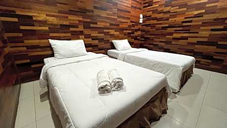 Twin Room with Private Bathroom
