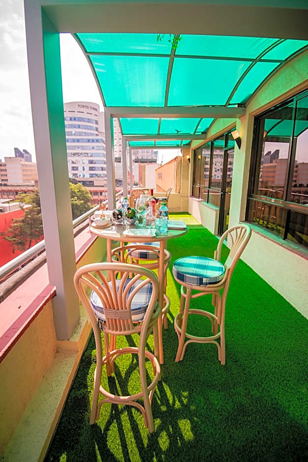 The Crossroads Hotel, Westlands