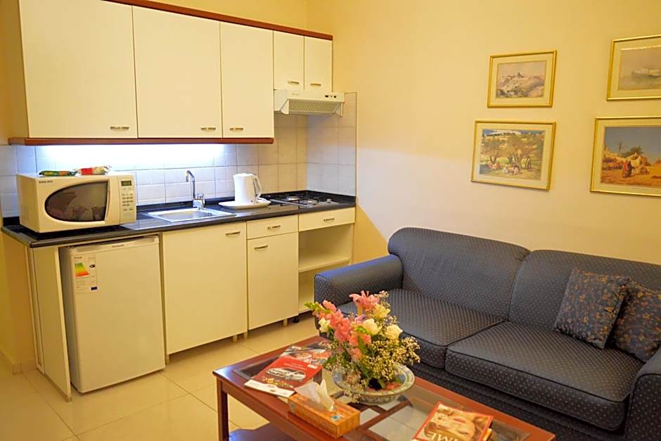 Comfort Hotel Suites