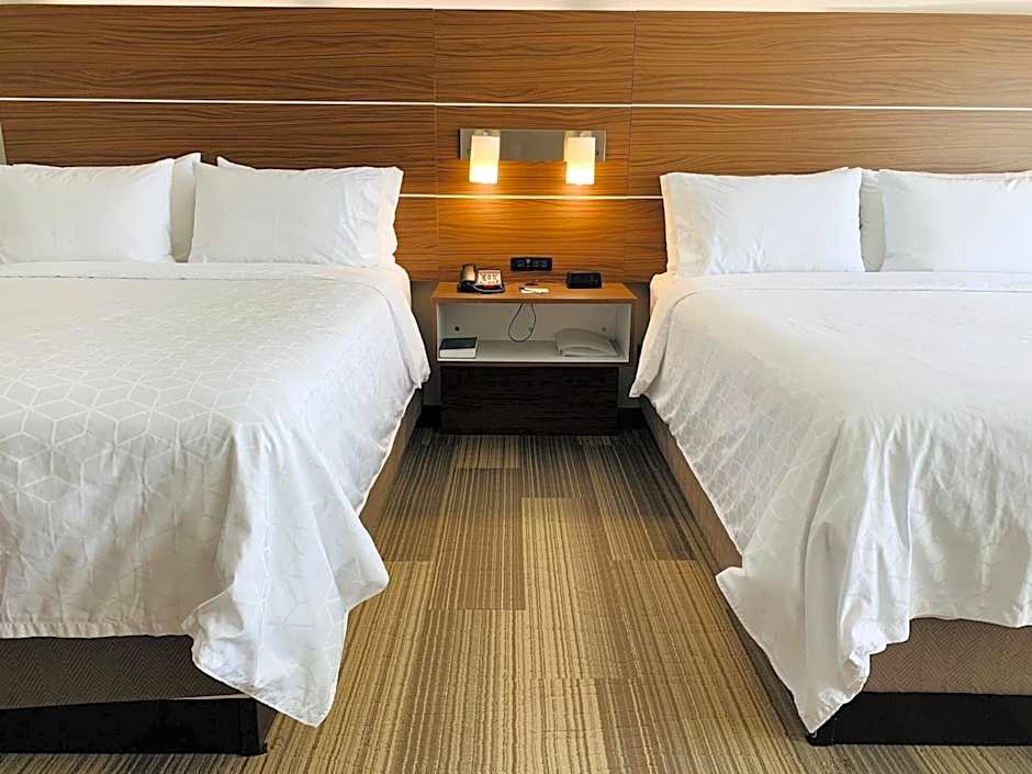 Holiday Inn Express & Suites Moore By IHG