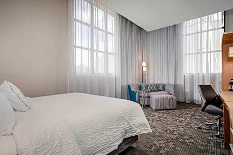 One-Bedroom King Suite with Sofa Bed and Whirlpool - Hearing Accessible