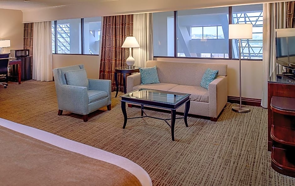 Crowne Plaza Hotel St. Louis Airport, an IHG Hotel
