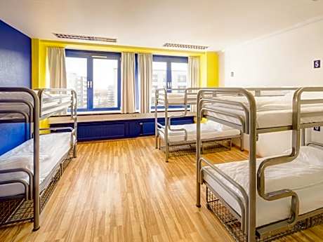 Bed in 14 Bed Mixed Dormitory Room