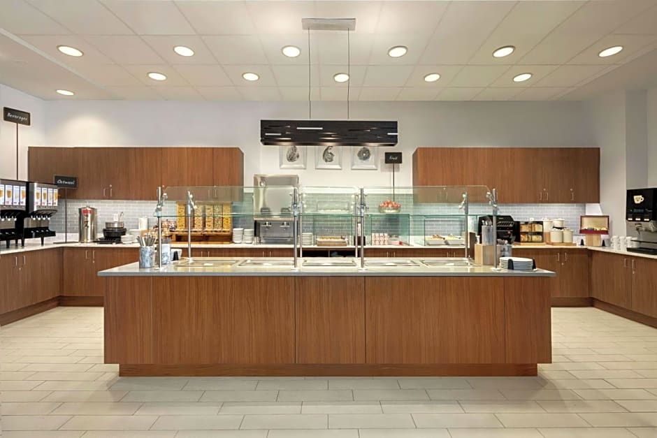 Embassy Suites by Hilton Indianapolis Downtown