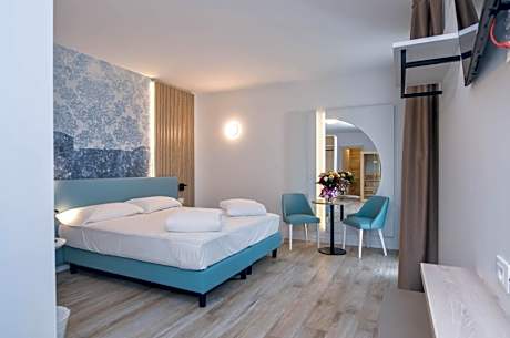 Large Junior Suite with Jacuzzi and Sauna - Annex Building