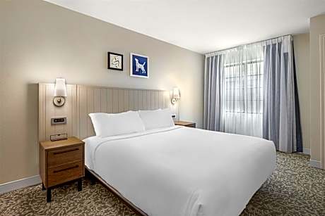 Two-Bedroom Suite with King and Queen Beds