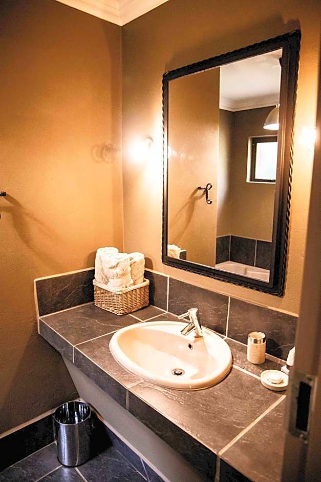 Bass Lake Country Lodge