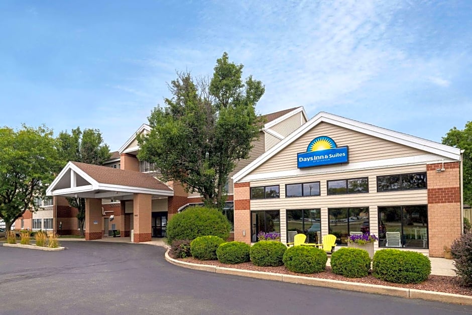 Days Inn & Suites by Wyndham Madison