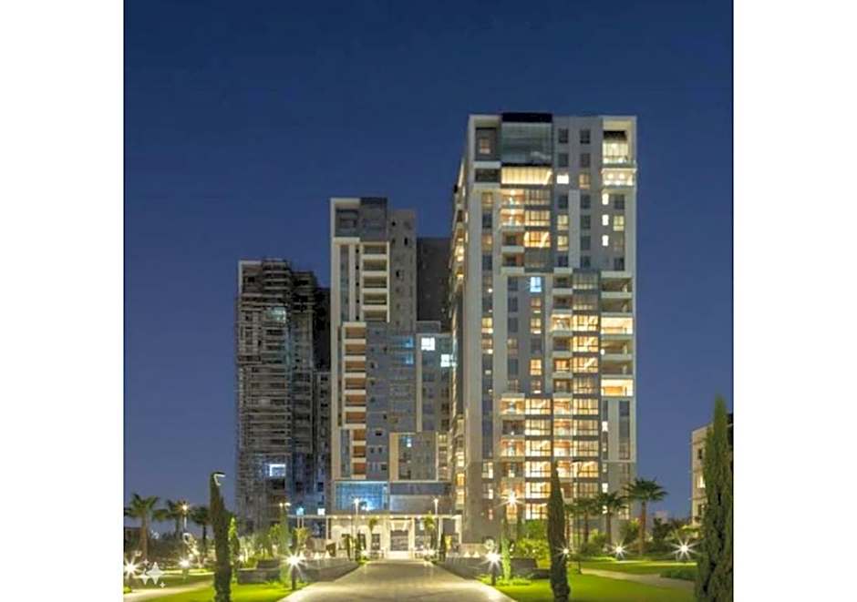 Deluxe Furnished Apartment in Mall Of Arabia Towers , AEON 1407