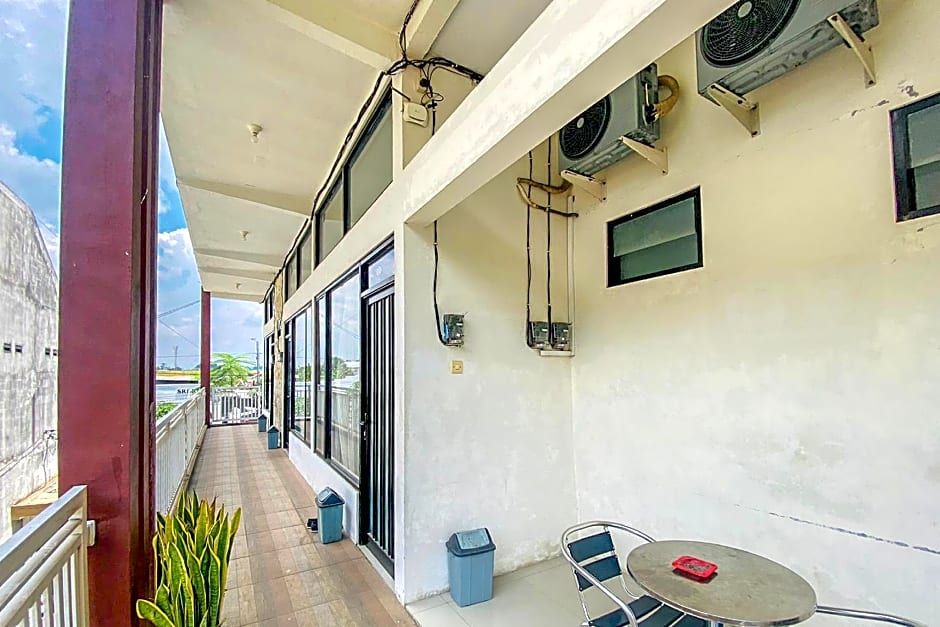 RedDoorz Syariah near Universitas Muhammadiyah Jember