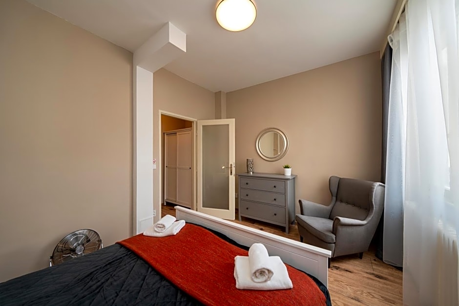 New Town - Apple Apartments