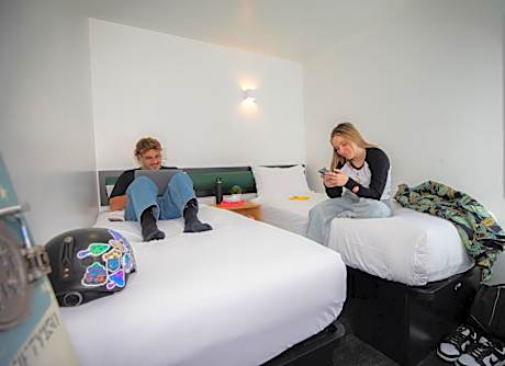 Twin Room with Ensuite - Interior Facing