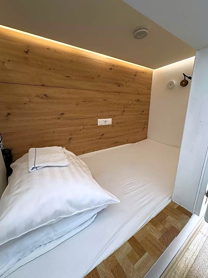 Robin Wood Capsule Hostel