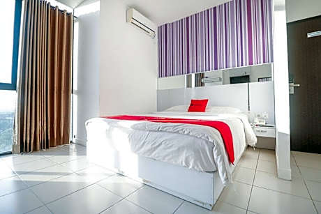 RedDoorz near Terminal Batu Ampar