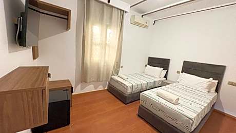 Twin Room with Shower