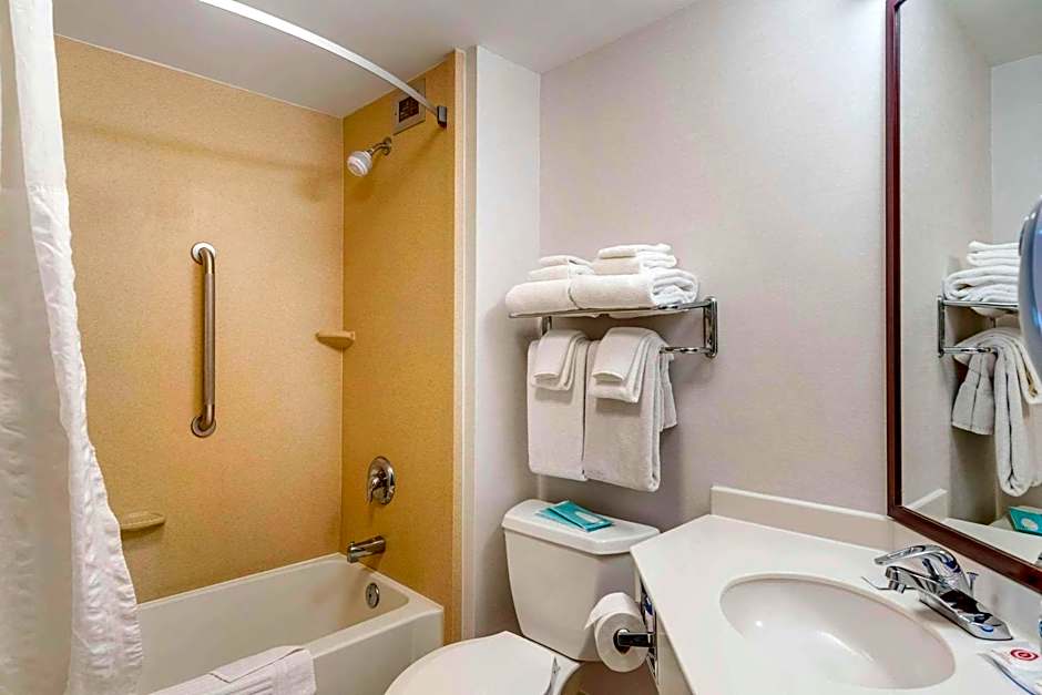 Comfort Inn & Suites Watertown - 1000 Islands