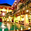 Super OYO Townhouse Oak Maxi Hotel Legian