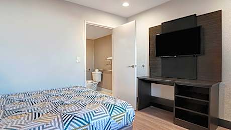 Quadruple Room - Disability Access - Roll in Shower
