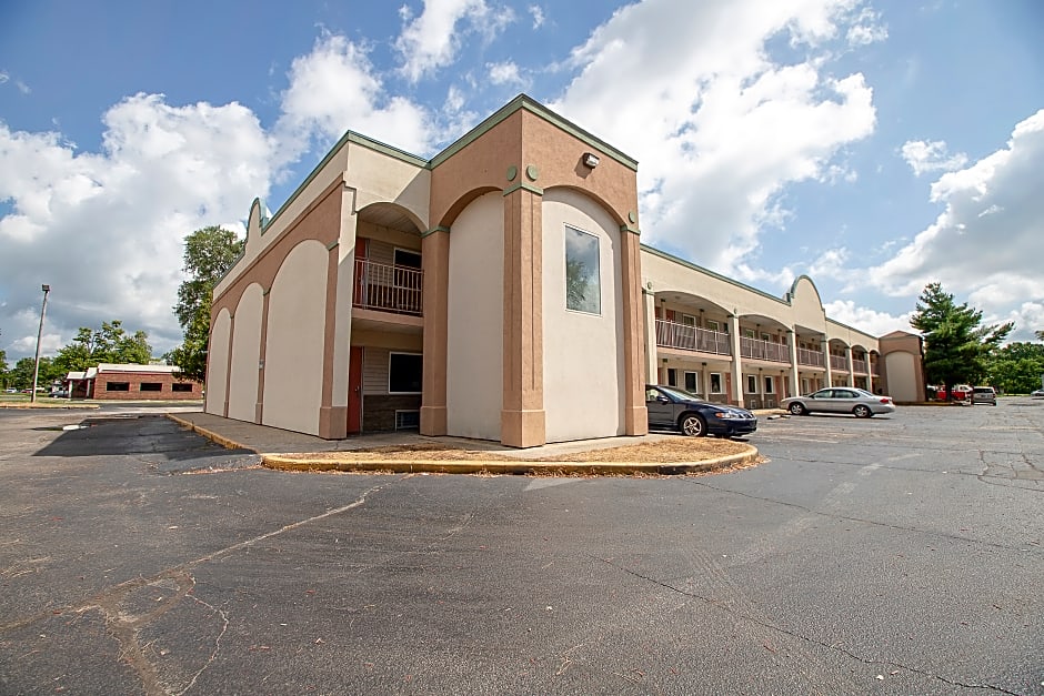 Hotel O Daylight Inn Elkhart I-90, IN